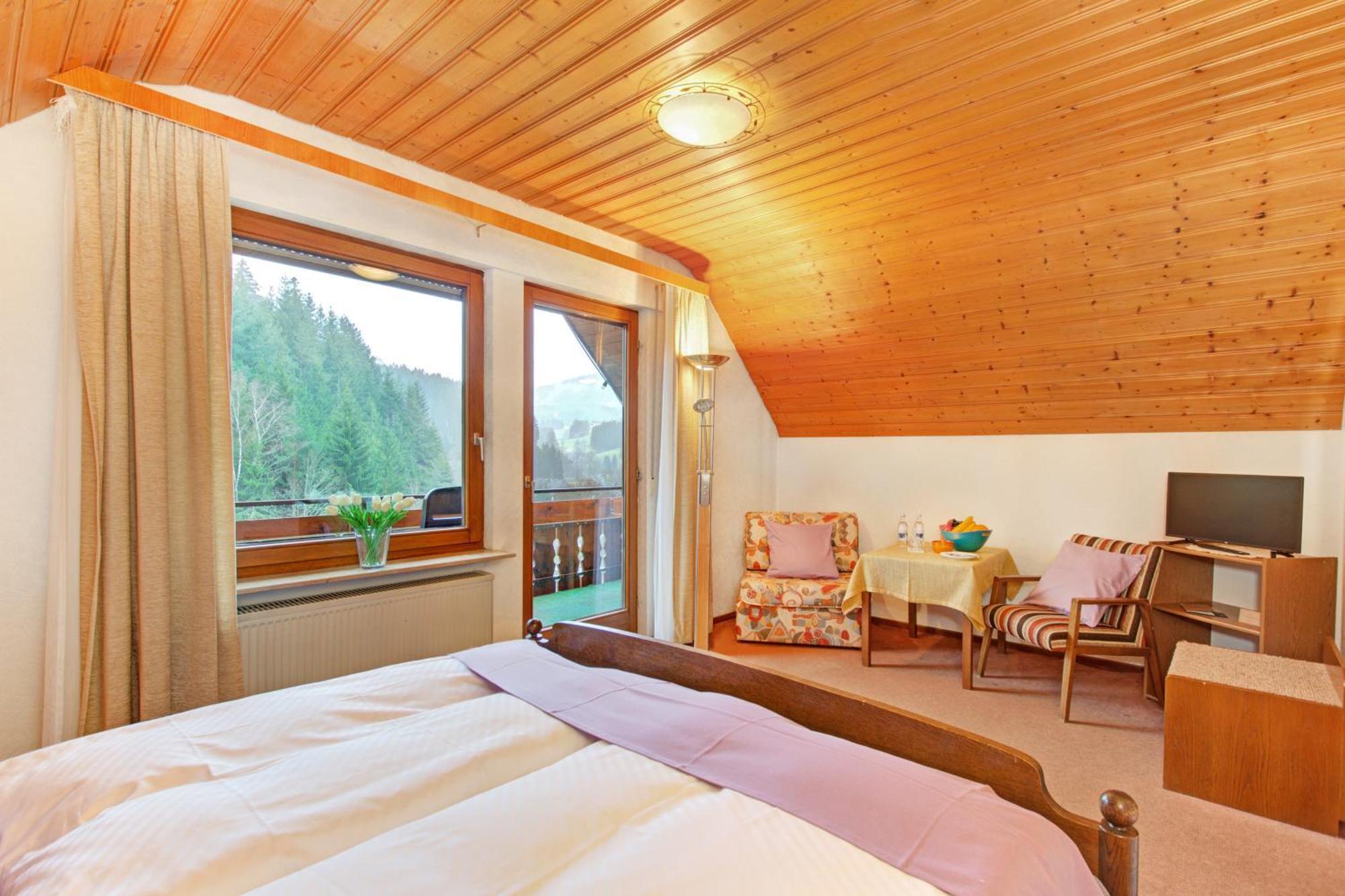 Decker'S Bio Hotel Zum Lamm Baiersbronn Bagian luar foto